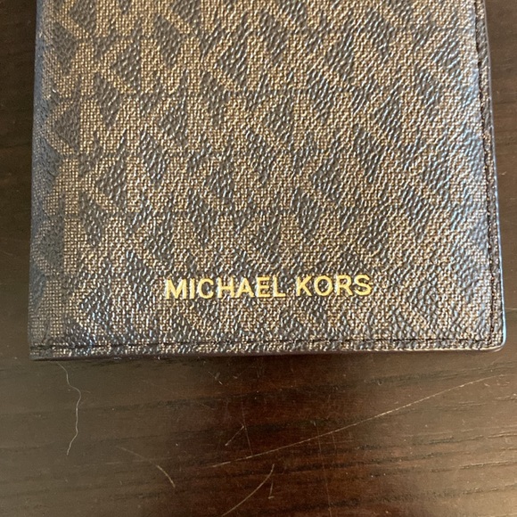 Authentic Michael Kors Passport Wallet - Picture 2 of 4